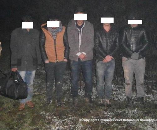 На Закарпатті затримали 5 турків та грузина з українкою, що незаконно прямували до Європи(ВІДЕО)