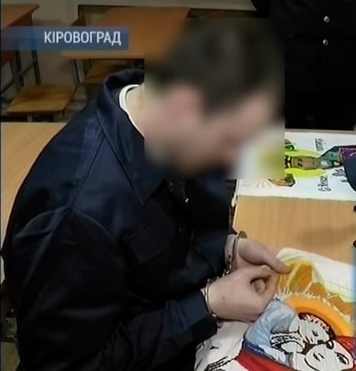 Закарпатець, ув’язнений довічно, вишиває ікони у тюрмі в Кіровограді (ВІДЕО)