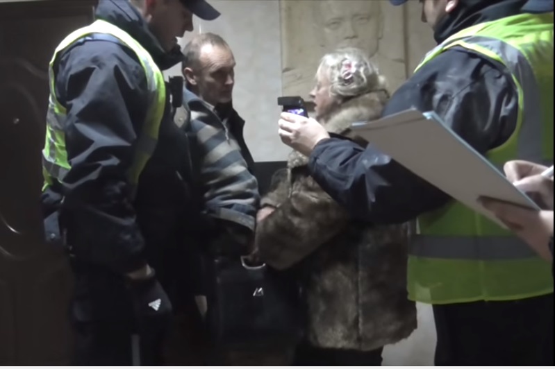 В Ужгороді поліція затримала неадекватних "іноземців" (ВІДЕО)