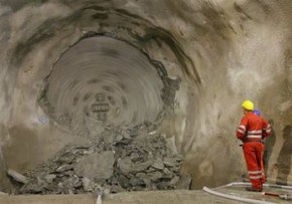 Будівельники за 426 млн грн прокопали майже 900 метрів Бескидського тунелю