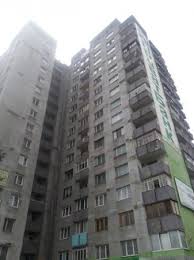 Мешканці 16-поверхівки в Ужгороді звернулись до обласної влади щодо попередження актів суїциду з будинку