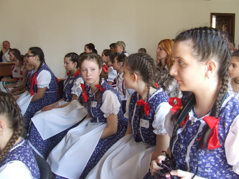 У Берегові розпочався дитячий конкурс угорської народної пісні  (ФОТО)