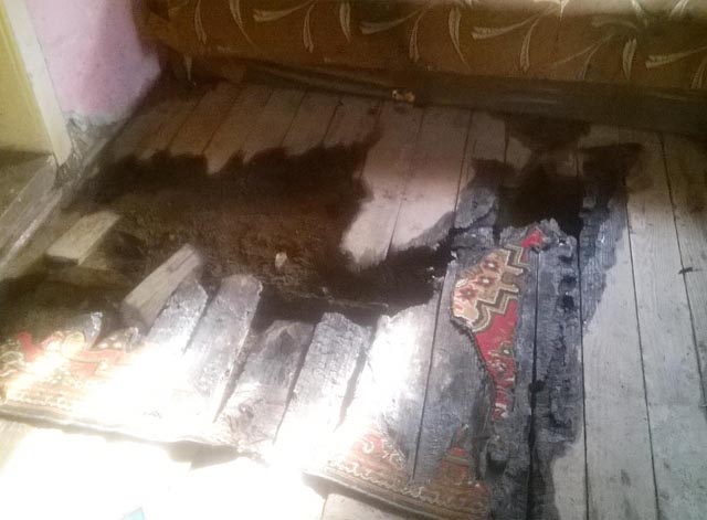 Чоловіка, який загинув у пожежі на Воловеччині, тимчасово пустив пожити в будинку його власник (ФОТО)