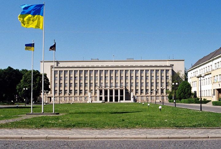 На черговій відкритій екскурсії Ужгородом розкажуть про головну адміністративну споруду краю