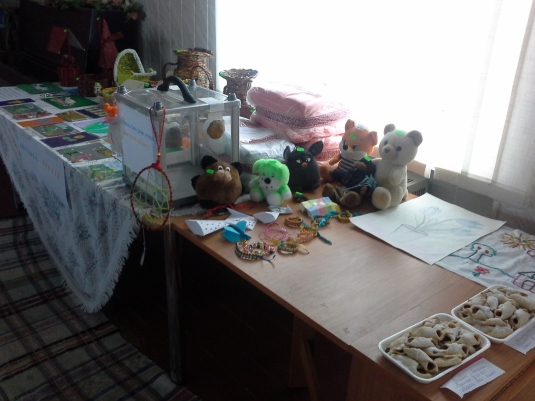 У Сторожниці відбувся благодійний концерт та виставка-продаж дитячих виробів для допомоги воїнам АТО (ФОТО)