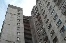 В Ужгороді із балкону 16-поверхівки вистрибнула 40-річна жінка (ВІДЕО)