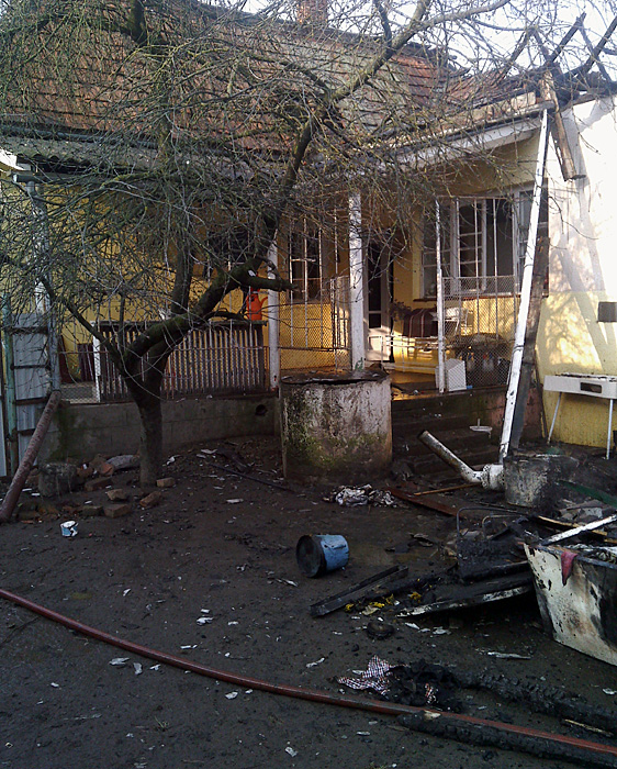 На Берегівщині пожежею у прибудові до будинку знищено 36 квадратних метрів перекриття та домашнє майно (ОНОВЛЕНО) (ФОТО)