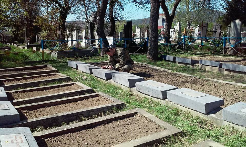 Бійці 128-ї бригади упродовж 2-х тижнів упорядковували військовий сектор на цвинтарі у Мукачеві(ВІДЕО)