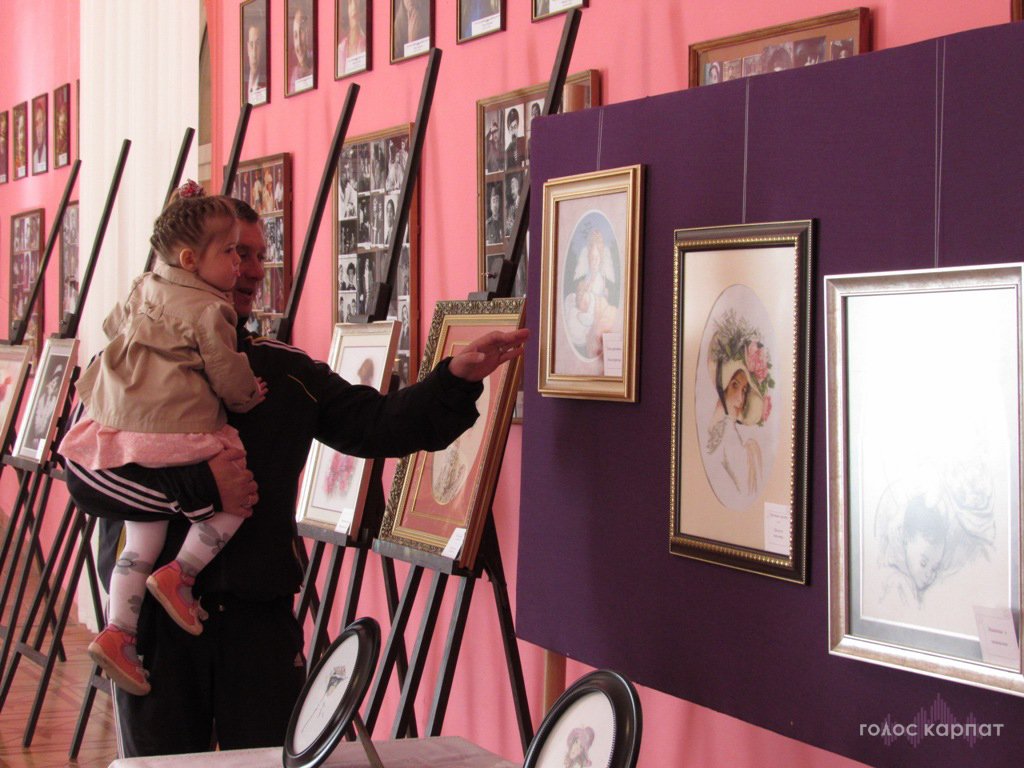 У Мукачеві відкрили виставку ексклюзивної художньої вишивки (ФОТО)