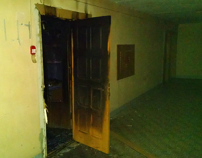 Внаслідок пожежі у готелі у Тячеві один із гостей не міг вибратися із кімнати самостійно (ФОТО)