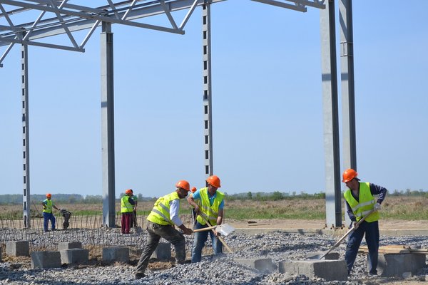 Попри труднощі з фінансуванням, будівництво сміттєпереробного заводу на Берегівщині йде згідно з графіком (ФОТО)