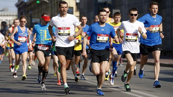 Серед майже двох тисяч учасників напівмарафону в Києві закарпатський спортсмен прибіг восьмим (ФОТО)