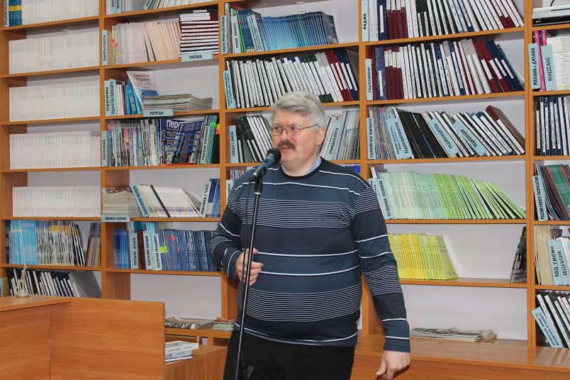 У Закарпатській обласній бібліотеці день сміху відзначили благодійним "Парадом парадистів" (ФОТО) 