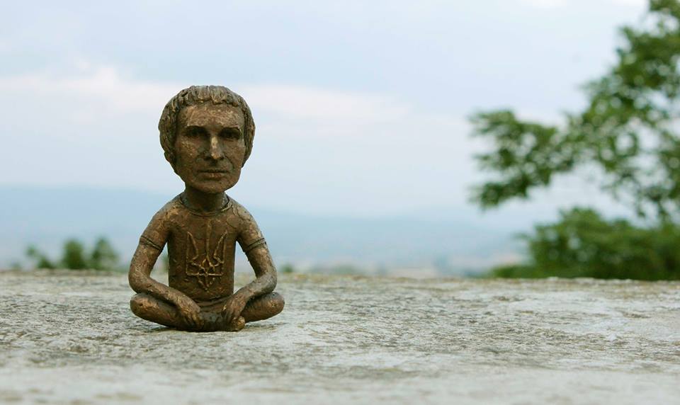 У Мукачеві планують встановити міні-скульптурку Святослава Вакарчука (ФОТО)