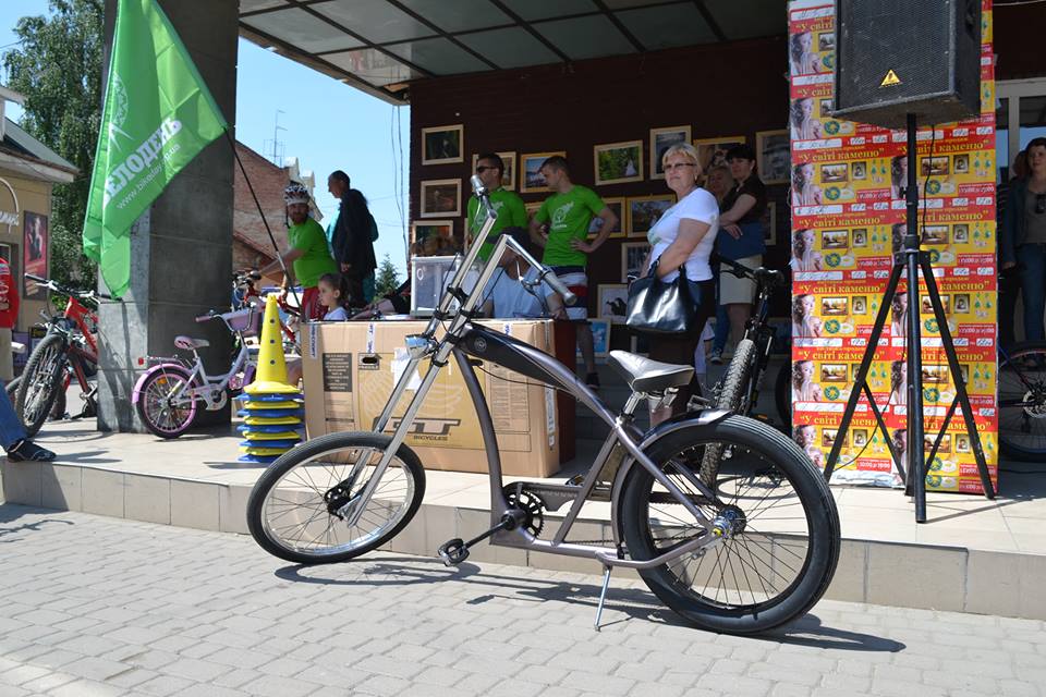 У спортивній акції Велодень у Берегові взяли участь 57 любителів спорту різного віку (ФОТО)