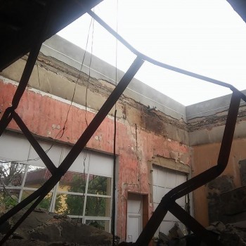У Будинку школярів в Мукачеві обвалили стелю актового залу (ФОТО)