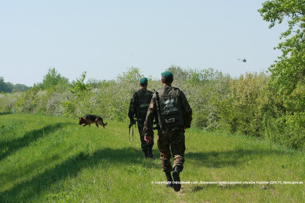 На березі Тиси на кордоні з Румунією затримали 2 чоловіків в гідрокостюмах