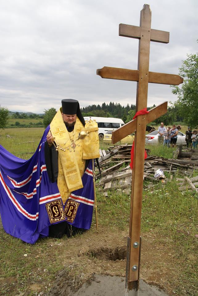 У селі Річка на Міжгірщині освятили хрест під майбутню церкву УПЦ КП (ФОТО)