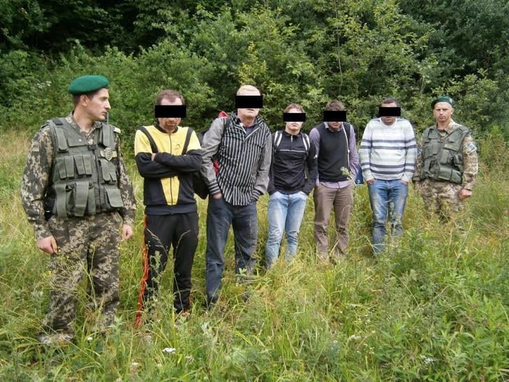 На кордоні з Польщею на Закарпатті затримано групу нелегалів з Кавказу (ФОТО)