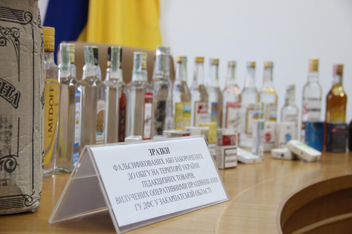 20 тонн фальсифікованого спирту вартістю у 2,5 млн грн намагалися транспортувати із Львівщини на Закарпаття