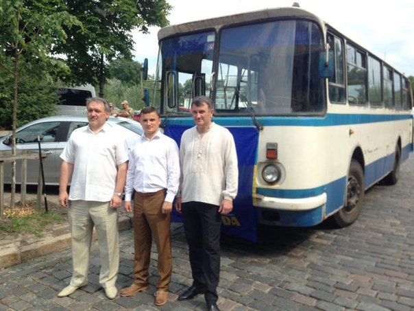 Для потреб "Карпатської Січі" з Києва на фронт відправили автобус "ЛАЗ" (ФОТО)
