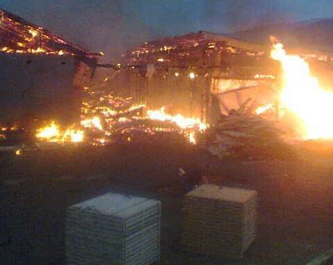 У селищі Ясіня на Рахівщині горять лісопереробні цехи (ФОТО)