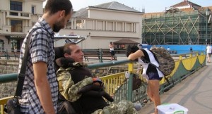 В Ужгороді псевдоволонтер жебрає гроші на "новітні візки для інвалідів" (ФОТО)