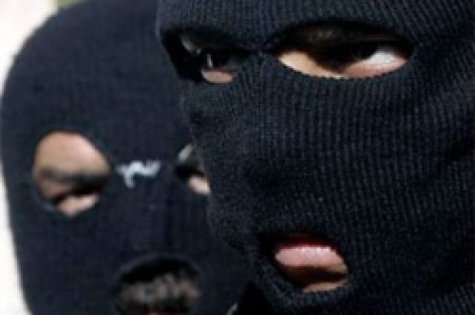 На Ужгородщині група невідомих у масках побили і зв