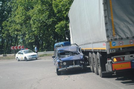 Унаслідок зіткнення легковика із фурою на Виноградівщині водій і 3 пасажири, серед яких і 11-річний хлопчик, опинилися в лікарні (ОФІЦІЙНО)