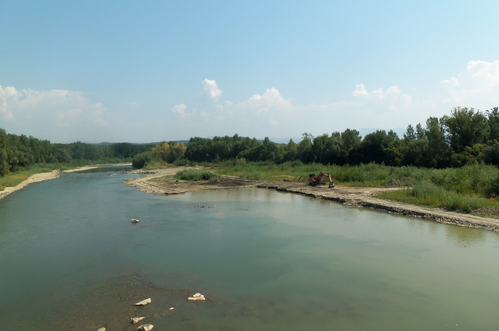 Українськими та румунськими спеціалістами проведено спільний відбір проб води з Тиси у Солотвині