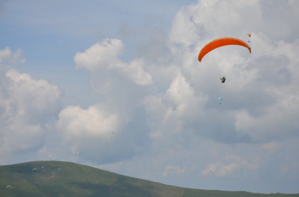 На Закарпатті відбувся відкритий Кубок Боржави з точності приземлення на парапланах (ФОТО)