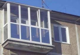 В Ужгороді залежна від алкоголю жінка покінчила з життям, викинувшись з балкона 5 поверху
