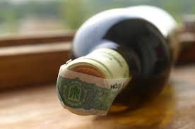 Житель Івано-Франківщини віз на Закарпаття 400 пляшок алкоголю із "сумнівними" акцизними марками