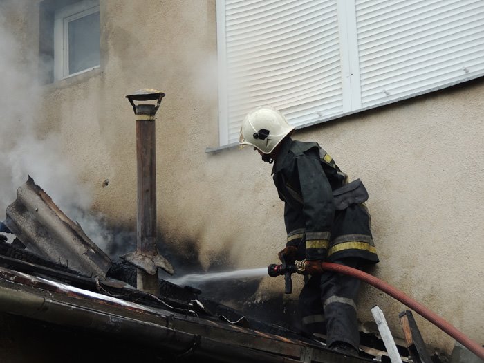 Через залишений біля газової плити рушник пожежа у прибудові на Берегівщині завдала 15 тис грн збитків (ФОТО)