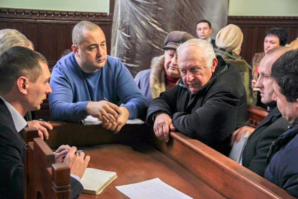 Мер Мукачева привів на прийом громадян міських чиновників