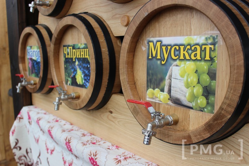 У Мукачеві стартував перший день фестивалю "Червене вино – 2016" (ФОТО)