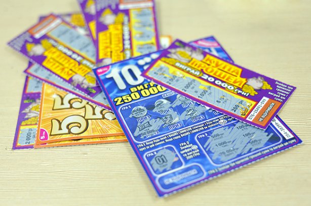 На Львівщині викрили молодиків, які за підробленими білетами отримували "виграші" в лотерею, включно і на Закарпатті
