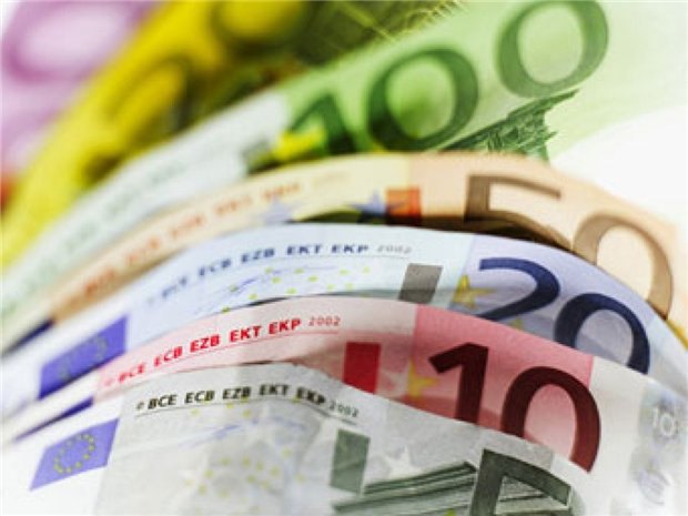 На Тячівщині чоловік за два "Айфони" розрахувався фальшивими євро