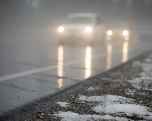 Закарпатських водіїв попереджають про туман і ожеледицю