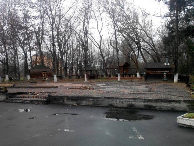 Депутати в Ужгороді продали земельну ділянку в Боздоському парку