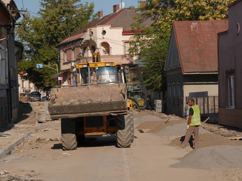 В Ужгороді у зв'язку з перманентним ремонтом знову перекриють вулицю Підгірну та проїзд під транспортним мостом