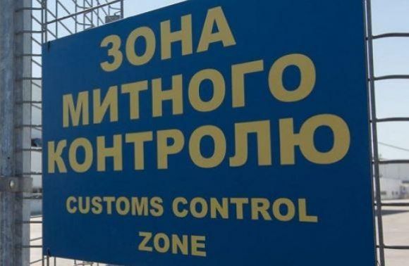 На Закарпатті на митниці вилучили "Ауді", котру українець намагався завезти в Україну за підробленими документами