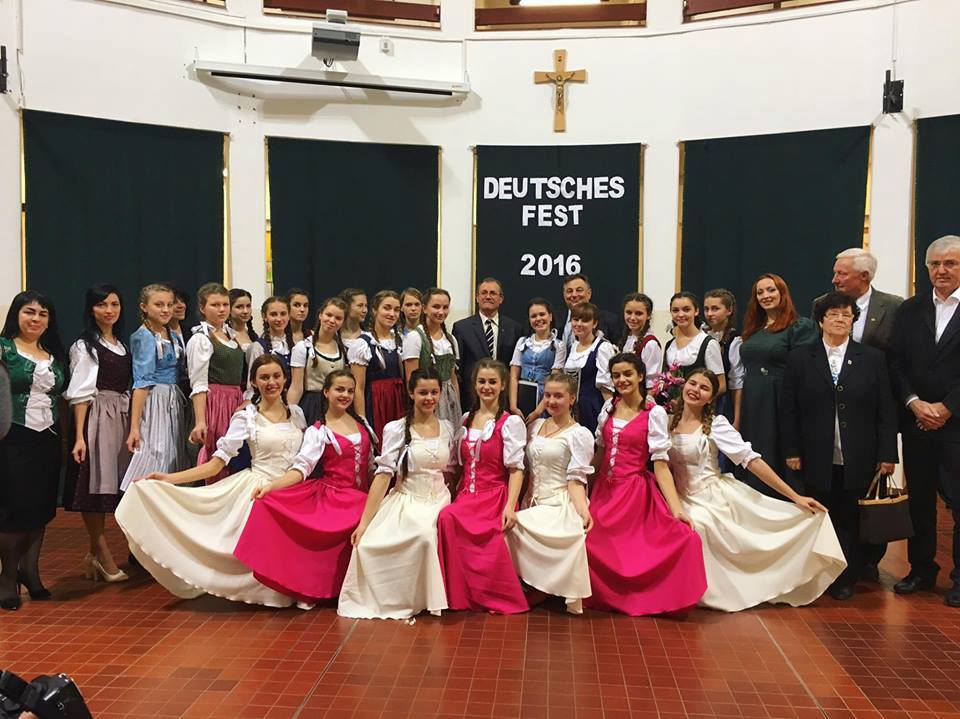 Колективи з Мукачева потішили виступами гостей фестивалю німецьких меншин в угорській Матесалці (ФОТО)