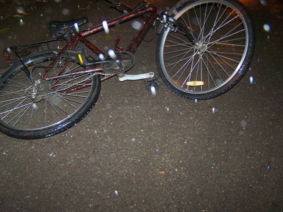 Кермувальниця з Виноградівщини на слизькій дорозі в Берегові збила велосипедиста, чоловік помер у реанімації (ФОТО)