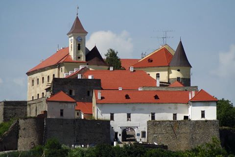 У Мукачівському замку представлять "Зріз – сучасне мистецтво художників Закарпаття"