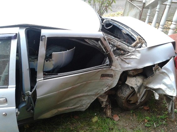 На Хустщині внаслідок зіткнення ВАЗу з деревом загинула 61-річна пасажирка (ФОТО)