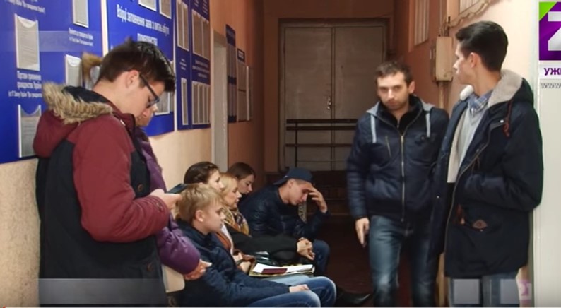 Вже на старті прийому документів на оформення ID-паспортів в Ужгороді – невеликі черги (ВІДЕО)