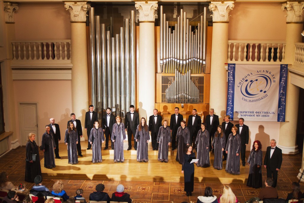 Закарпатський Cantus потішив виступом гостей фестивалю хорової музики "Співоча асамблея" в Хмельницькому (ФОТО)