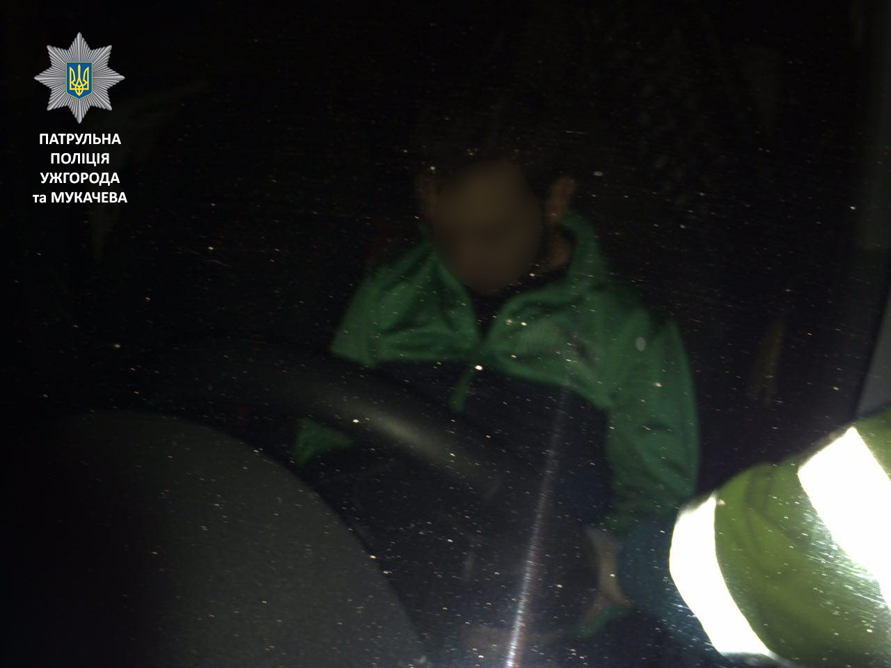 У Мукачеві поліцейські виявили в припаркованому авто водія під дією наркотиків (ФОТО, ВІДЕО)