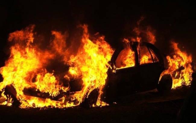 У Бедевлі на Тячівщині пожежа знищила відсік двигуна та пошкодила салон "Мерседеса"
